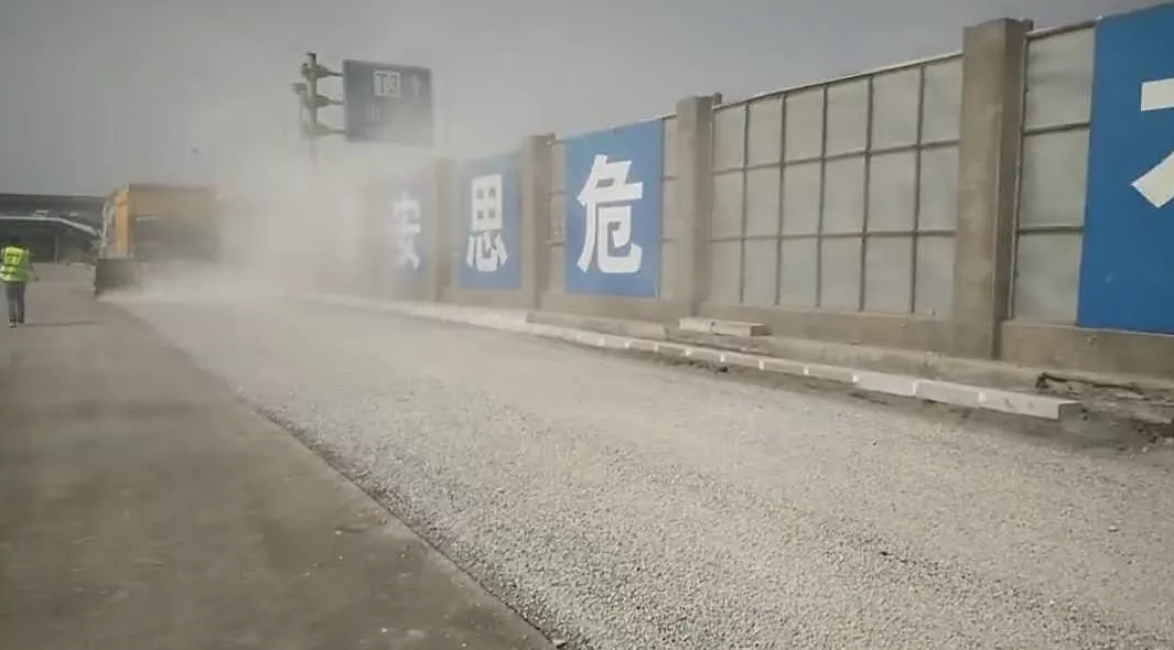 億龍同步車助力西安機場、北京城郊路面建設